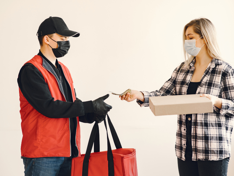 how much money do uber eats drivers make - driver being tipped for delivery